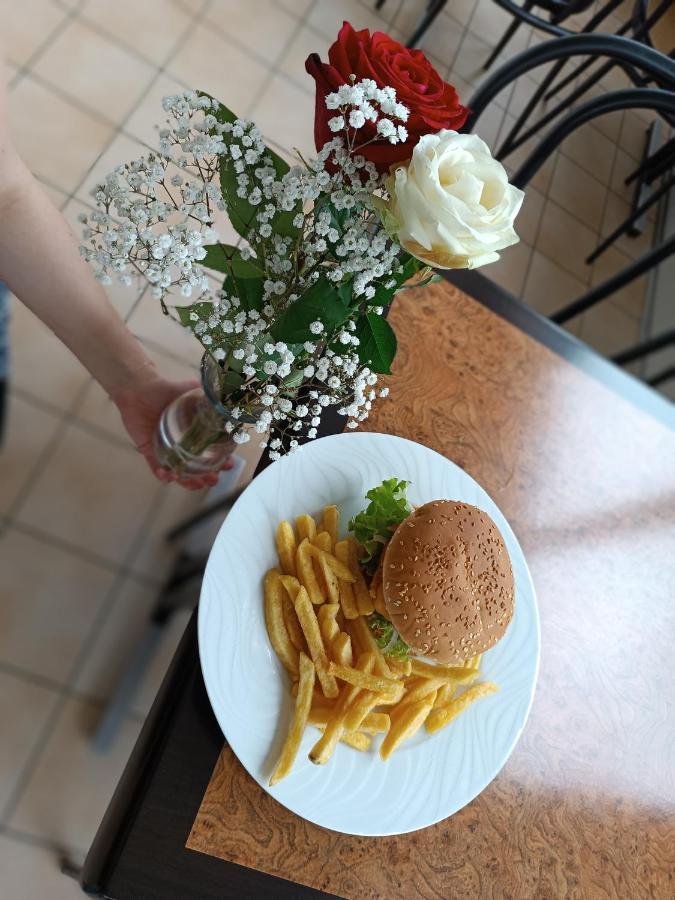 Guéret Hotel Le Pommeil מראה חיצוני תמונה