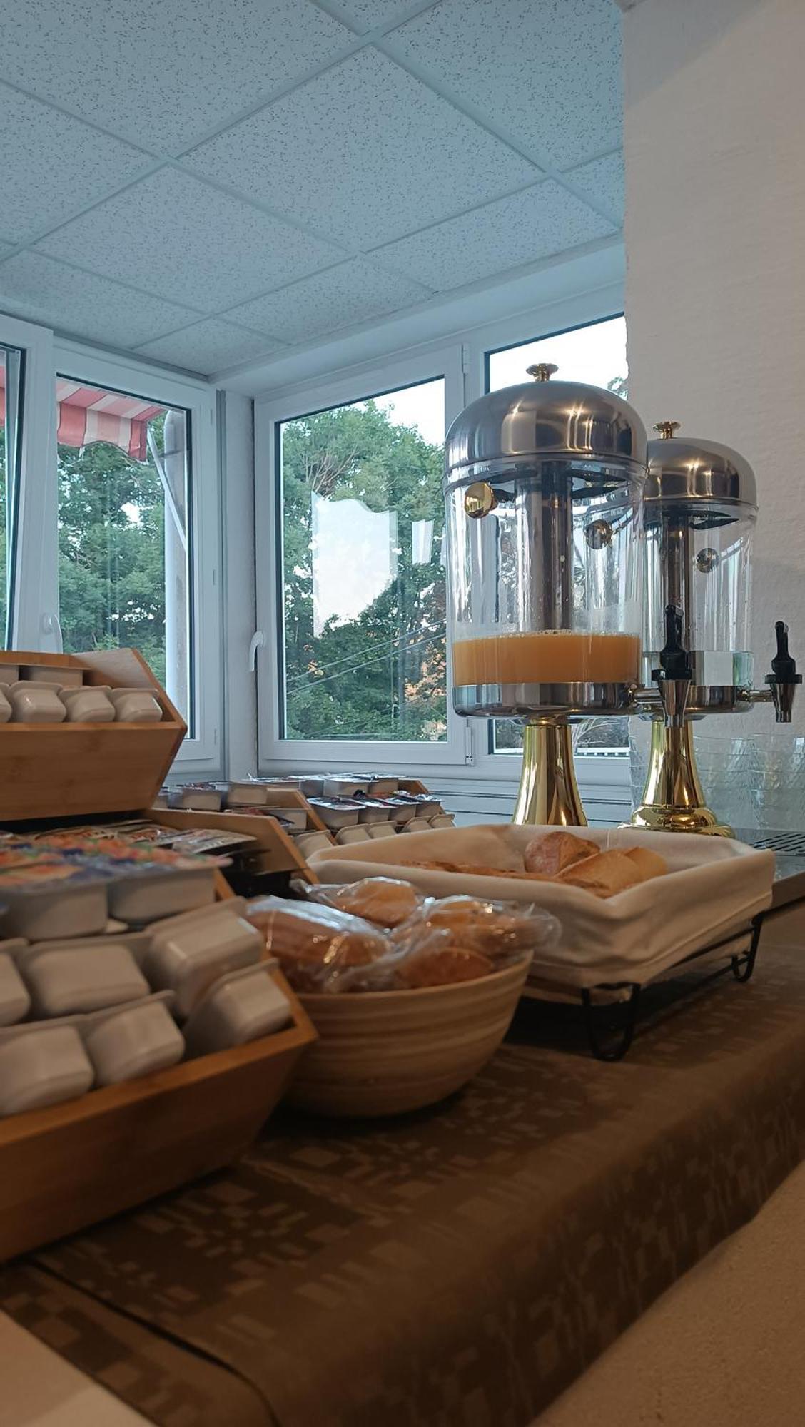 Guéret Hotel Le Pommeil מראה חיצוני תמונה