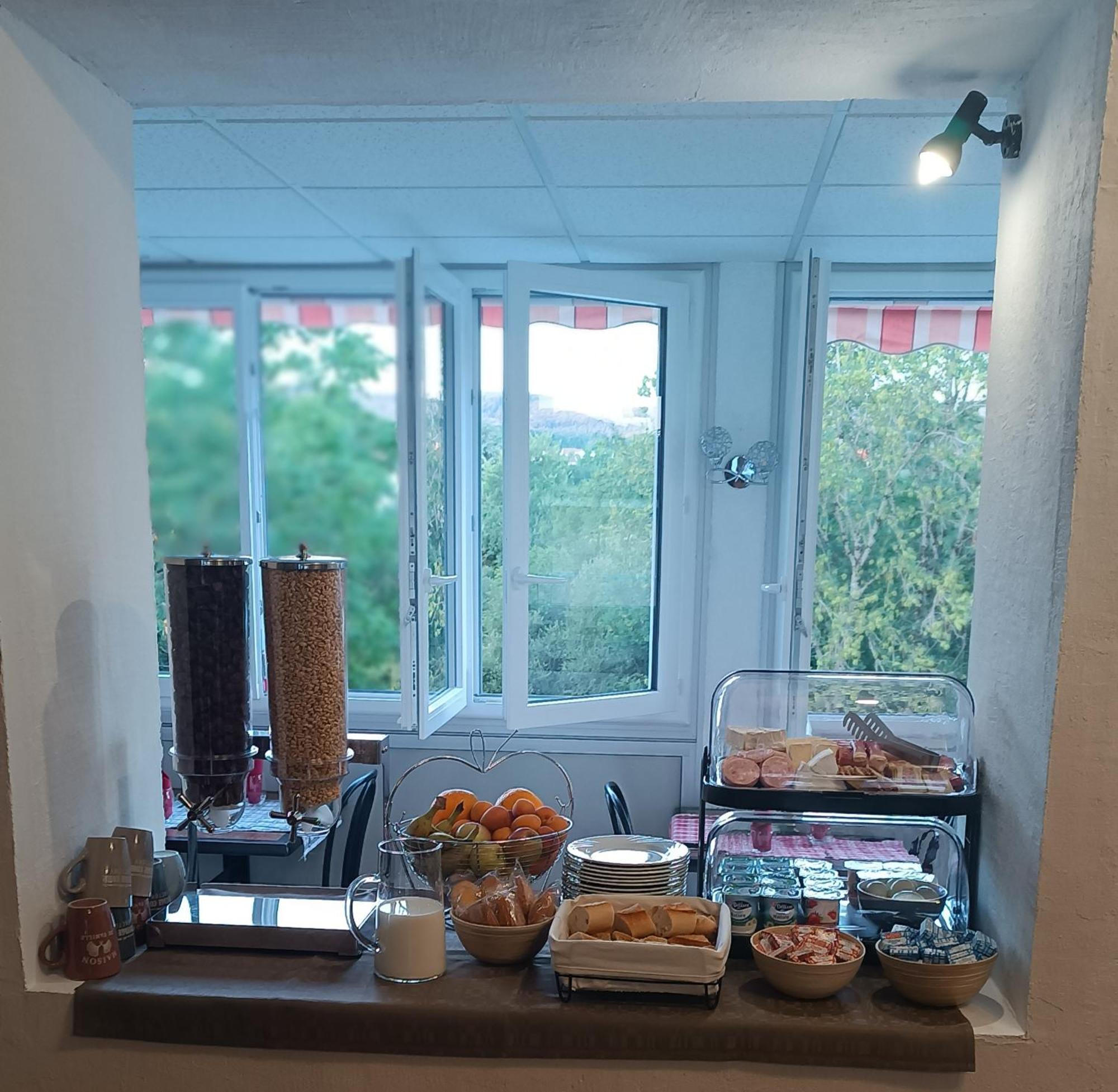 Guéret Hotel Le Pommeil מראה חיצוני תמונה