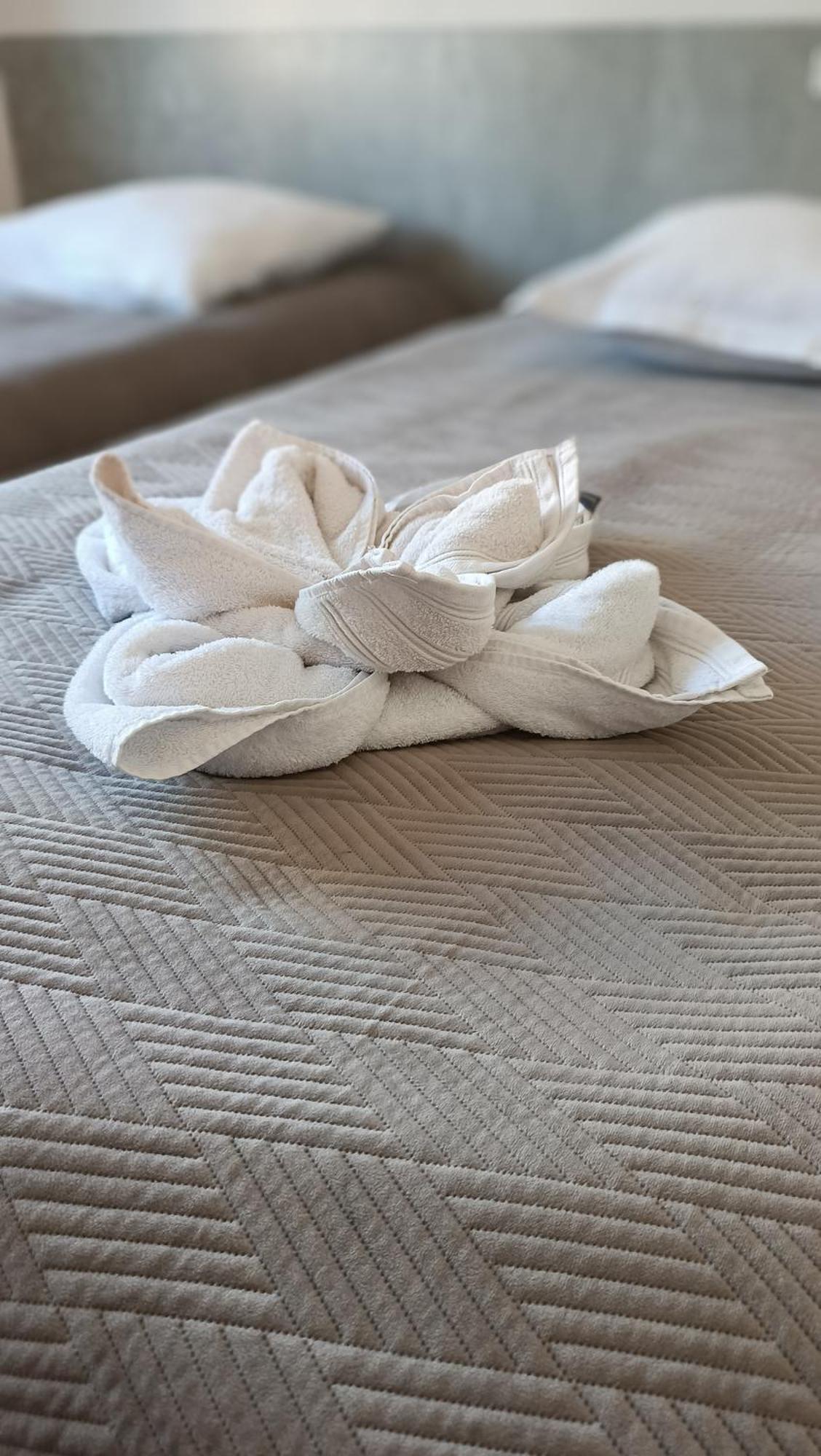 Guéret Hotel Le Pommeil מראה חיצוני תמונה