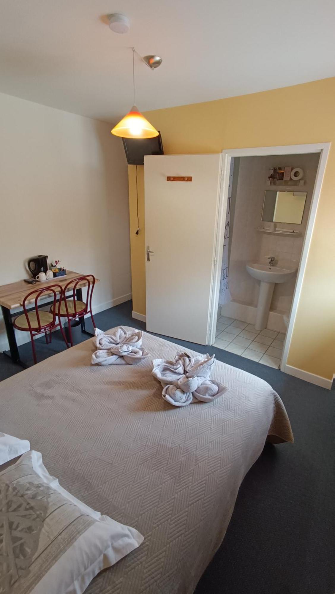 Guéret Hotel Le Pommeil מראה חיצוני תמונה